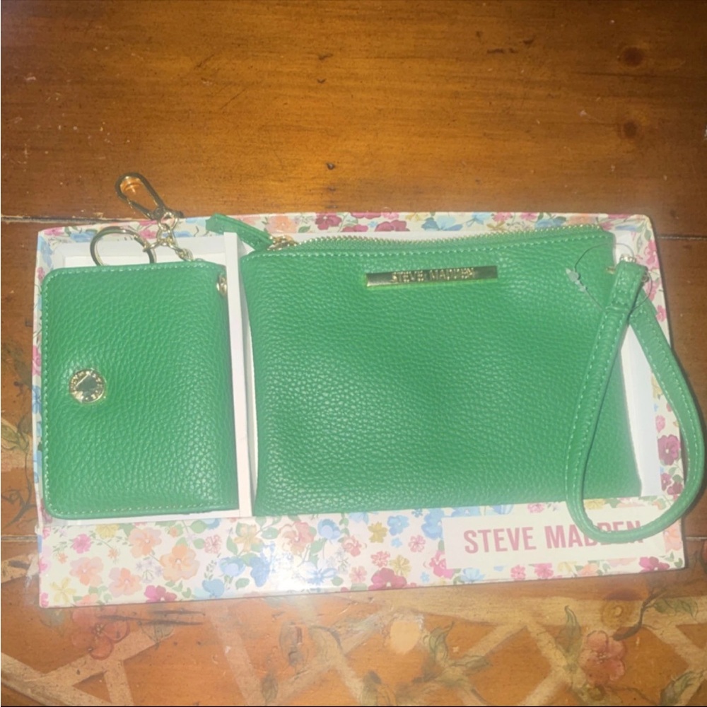Steve Madden Green Wristlet and Card Holder Set